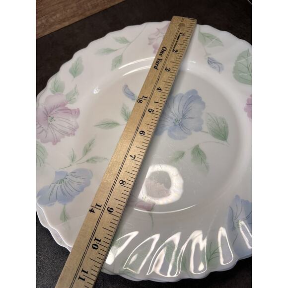 3 Vintage ArCopal France Chloe Dinner Plates Pastel Floral Flowers Blue Pink. - Picture 4 of 11